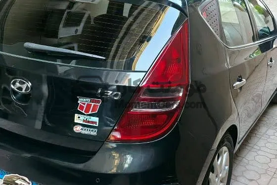 هيونداي i30 2008 أعلى فئة بصمة فتحة سقف فابريكة للبيع