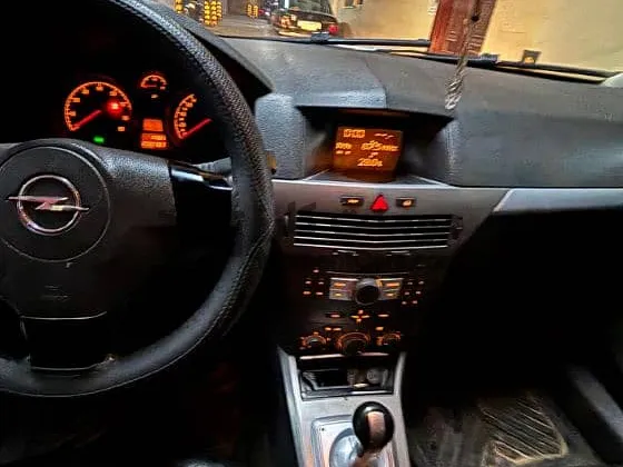 أوبل أسترا 2009 هاتشباك اوتوماتيك للبيع