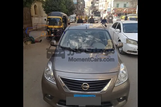 نيسان صني 2015 اتوماتيك دواخل سليمة للبيع